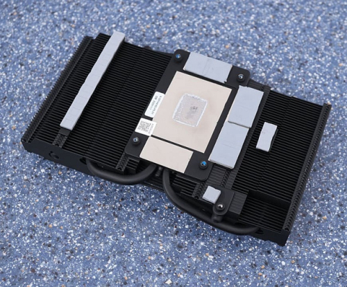 Colorful iGame RTX 5070 Mini с одним вентилятором не сильно горячее эталонной Founders Edition