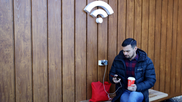 В малых населенных пунктах Псковской области установят 14 основных станций связи