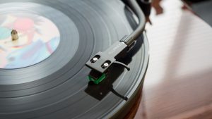 Обзор Denon DP-300F — удобный проигрыватель пластинок Обзор Denon DP-300F — удобный проигрыватель пластинок