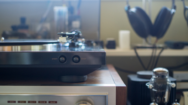 Обзор Denon DP-300F — удобный проигрыватель пластинок Обзор Denon DP-300F — удобный проигрыватель пластинок