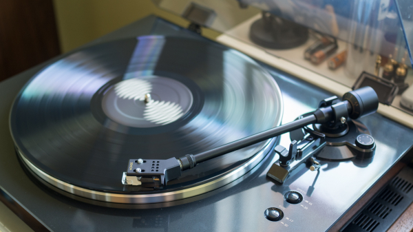 Обзор Denon DP-300F — удобный проигрыватель пластинок Обзор Denon DP-300F — удобный проигрыватель пластинок