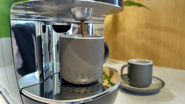 Обзор кофеварки Lavazza A Modo Mio Smeg &mdash; это именно то, что вам нужно&nbsp;