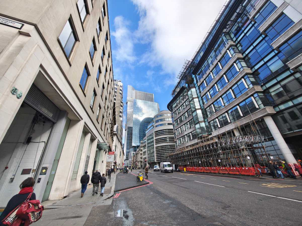 Обзор Motorola Signature: тонкий флагманский смартфон