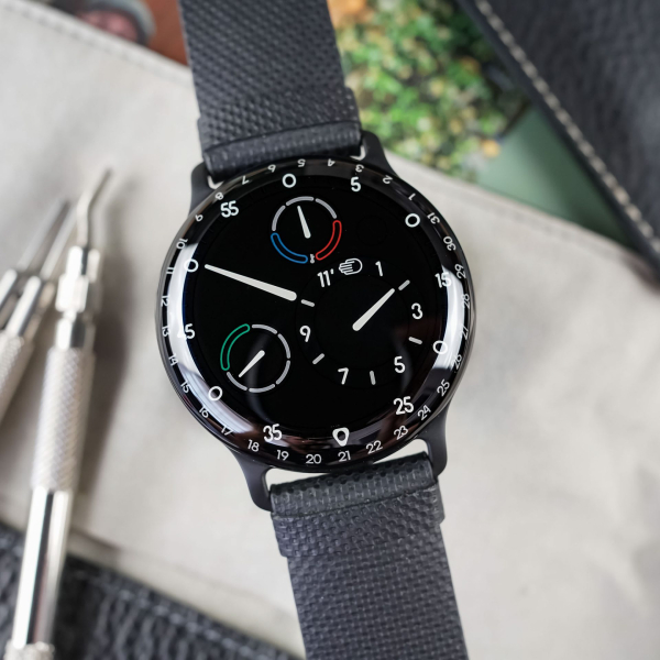 Обзор Ressence Type 3 BB2: часы с маслом вместо стрелок