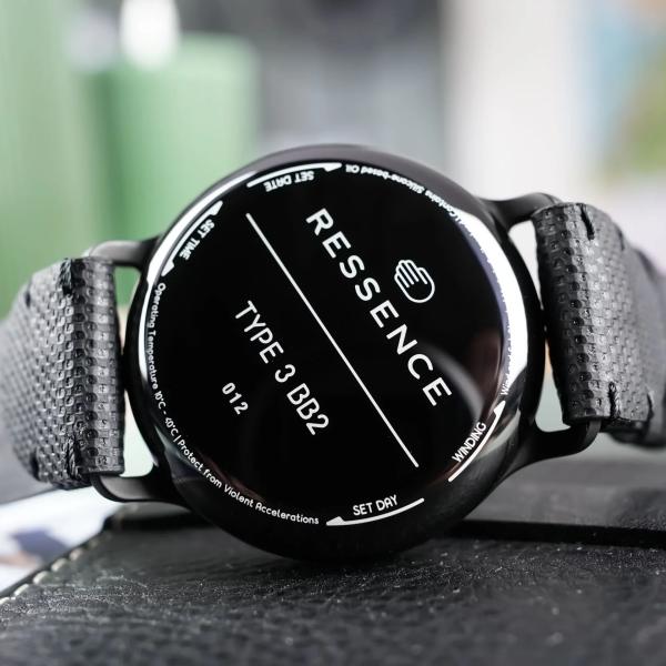 Обзор Ressence Type 3 BB2: часы с маслом вместо стрелок