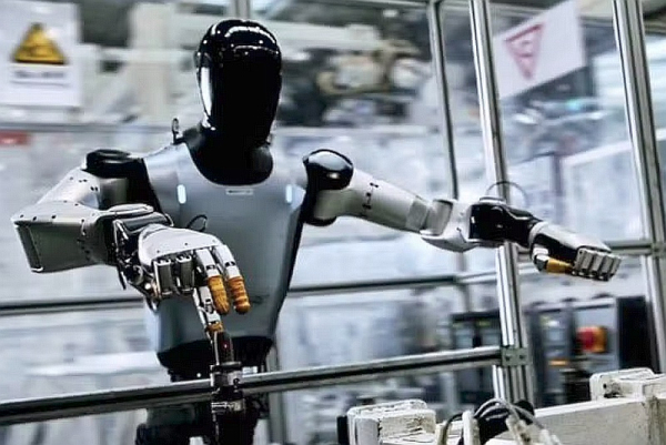 Гуманоидный робот Xiaomi поработал на сборке автомобилей &mdash; как надо закручено 9 гаек из 10 