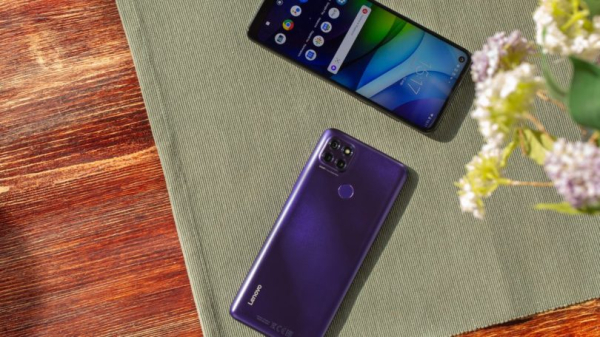 Lenovo возобновляет продажи своих смартфонов в России