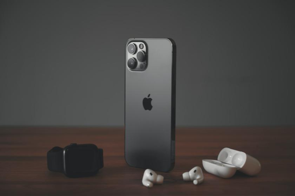 Линейка iPhone 12 стала самой продаваемой в минувшем квартале &mdash; она забрала треть всей выручки