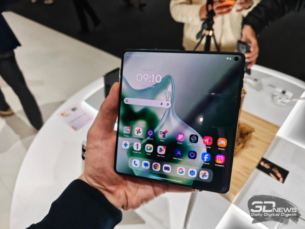 Motorola продемонстрировала складной смартфон Razr Fold 