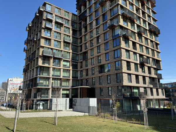 Обзор Apple iPhone 17e и где купить его в Москве