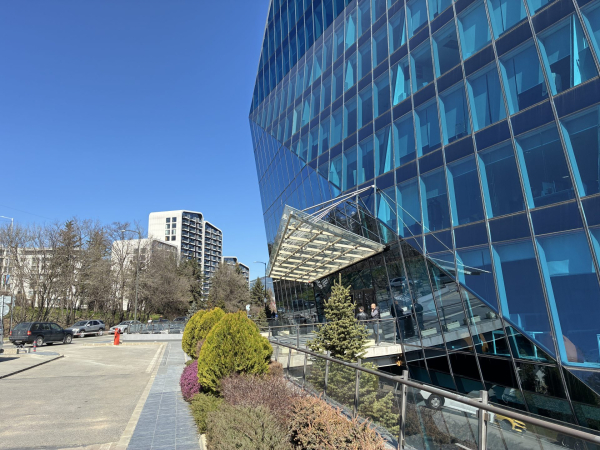 Обзор Apple iPhone 17e и где купить его в Москве