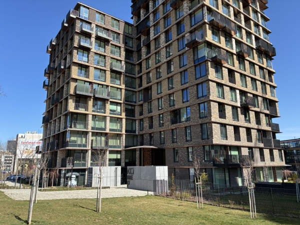 Обзор Apple iPhone 17e и где купить его в Москве