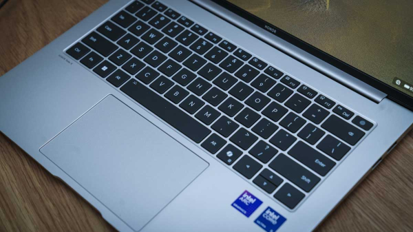 Обзор Honor MagicPad 4 и MagicBook Pro 14 (2026) &mdash; автономия на весь день и цены в России