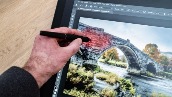 Обзор Huion Kamvas 22 (Gen 3) &mdash; большой дисплей с пером и как купить его в России