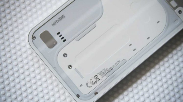 Обзор Nothing Phone (4a): прозрачное искушение и наличие в Москве