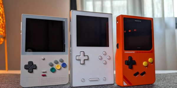 Обзор Pocket VERT &mdash; консоль для фанатов Game Boy и цены в России