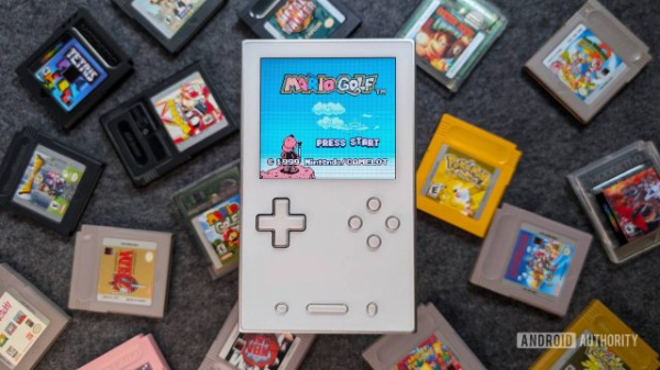 Обзор Pocket VERT &mdash; консоль для фанатов Game Boy и цены в России