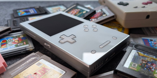 Обзор Pocket VERT &mdash; консоль для фанатов Game Boy и цены в России