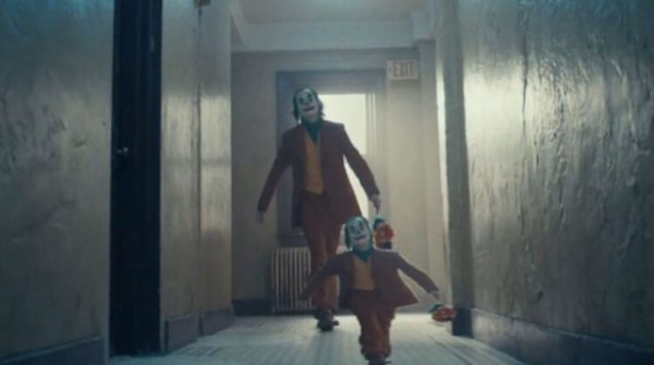 7 самых прикольных мемов про Айфон 12 из соцсетей