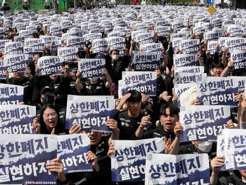 Более 30 тысяч работяг Samsung вышли на митинг из-за проблем с зарплатой