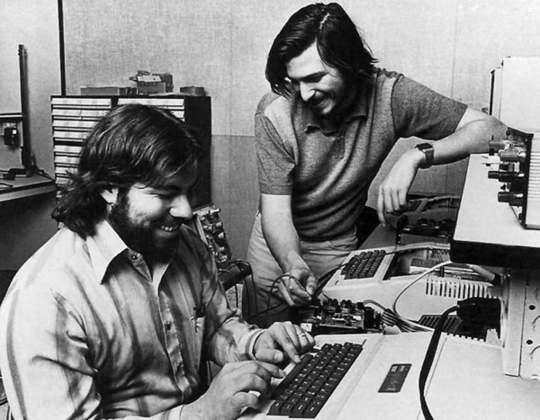 Тим Кук назвал Apple компанией Стива Джобса даже спустя 50 лет 