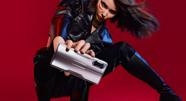 Redmi K40 Gaming Edition: первый игровой смартфон бренда с выдвижными триггерами, чипом Dimensity 1200, 67 Вт зарядкой и спецверсией в честь Брюса Ли Redmi K40 Gaming Edition: первый игровой смартфон бренда с выдвижными триггерами, чипом Dimensity 1200, 67 Вт зарядкой и спецверсией в честь Брюса Ли