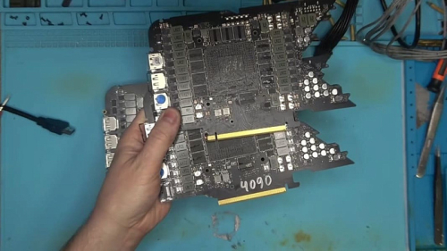 Мастер столкнулся с ранней ревизией RTX 4090, долго пытаясь найти источник проблемы