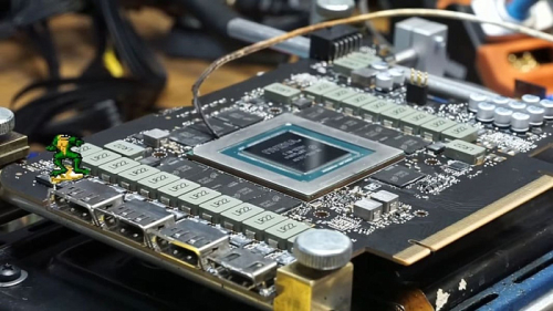 Мастер столкнулся с ранней ревизией RTX 4090, долго пытаясь найти источник проблемы