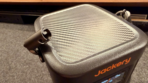 Обзор Jackery Explorer 240D в Москве &mdash; готова к приключениям в дороге