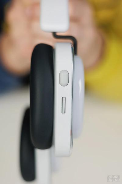 Обзор Nothing Headphone (a) в Москве &mdash; я влюбилась в этот сай-фай дизайн