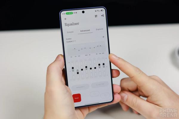 Обзор Nothing Headphone (a) в Москве &mdash; я влюбилась в этот сай-фай дизайн