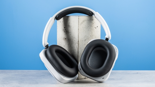 Обзор Nothing Headphone (a) в Москве &mdash; я влюбилась в этот сай-фай дизайн