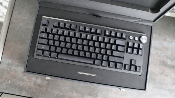 Обзор Razer Huntsman Signature Edition &mdash; экстравагантность и цены в России