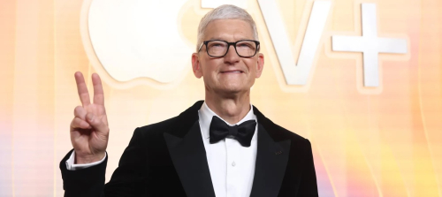 Тим Кук покинет пост гендиректора Apple – компанию возглавит Джон Тернус