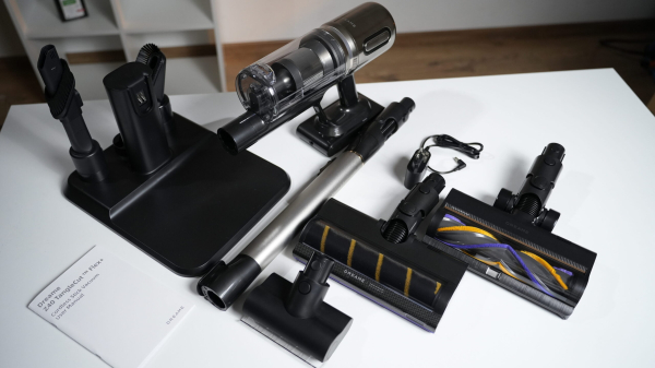 Не наматывает шерсть и волосы, убирает вдоль плинтусов: Dreame Z40 TangleCut Flex+ еще и не такое умеет Не наматывает шерсть и волосы, убирает вдоль плинтусов: Dreame Z40 TangleCut Flex+ еще и не такое умеет
