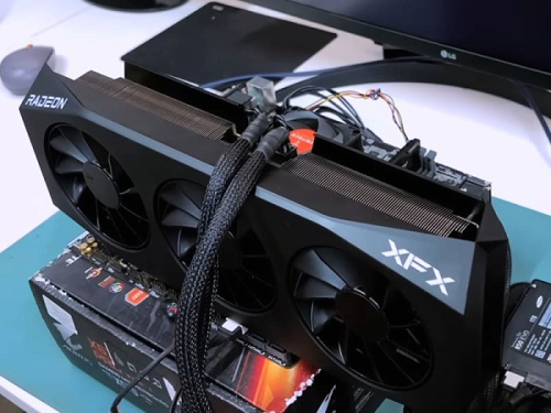 Графический процессор Radeon RX 9070 XT отошёл от платы из-за тяжёлого охлаждения Графический процессор Radeon RX 9070 XT отошёл от платы из-за тяжёлого охлаждения
