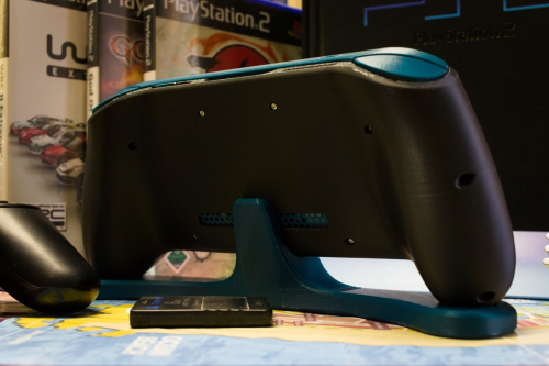 Инженер потратил 4 года на разработку собственной портативной PlayStation 2 с кастомной материнской платой и оригинальными чипами консоли Инженер потратил 4 года на разработку собственной портативной PlayStation 2 с кастомной материнской платой и оригинальными чипами консоли