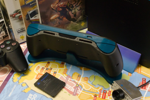 Инженер потратил 4 года на разработку собственной портативной PlayStation 2 с кастомной материнской платой и оригинальными чипами консоли Инженер потратил 4 года на разработку собственной портативной PlayStation 2 с кастомной материнской платой и оригинальными чипами консоли