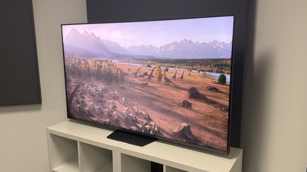 Обзор Hisense UR9 &mdash; он очень впечатляет, но стал ли он убийцей OLED?