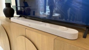 Обзор Hisense UR9 &mdash; он очень впечатляет, но стал ли он убийцей OLED?