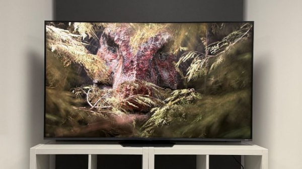 Обзор Hisense UR9 &mdash; он очень впечатляет, но стал ли он убийцей OLED?
