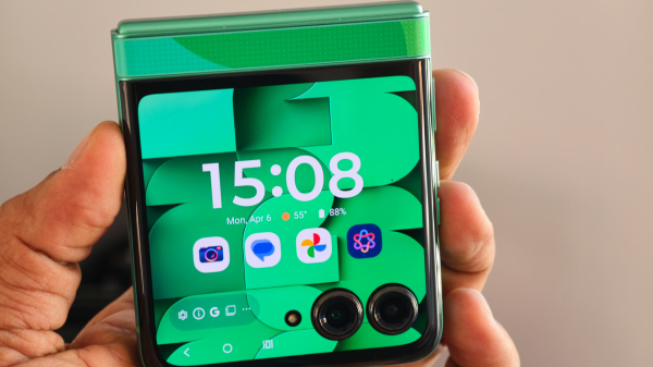 Обзор Motorola Razr 2025 FIFA World Cup edition — лимитированная серия раскладных смартфонов, которую стоит купить Обзор Motorola Razr 2025 FIFA World Cup edition — лимитированная серия раскладных смартфонов, которую стоит купить