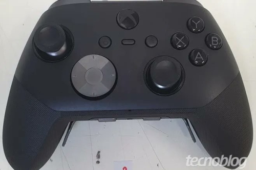В сеть утёк Xbox Elite 3 &ndash; первый премиум-геймпад серии за 7 лет получил два колеса прокрутки