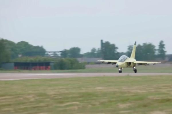
        Появились кадры первого полета нового самолета Як-130М    