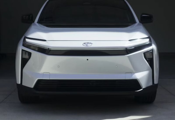 Королева без бензоколонки: у Toyota четвёртый месяц подряд падают продажи машин с ДВС, зато спрос на электромобили взлетел на&nbsp;170 % 