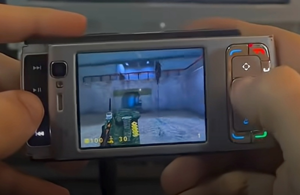 Энтузиаст запустил оригинальную Half-Life на мобильном телефоне 2007 года &mdash; игра выдаёт 30 кадров/с и поддерживает мышь и клавиатуру 