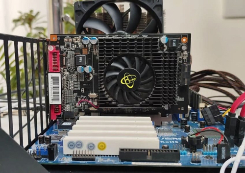 Энтузиаст запустил Windows 11 на ПК с Core 2 Quad Q6600, ATI Radeon HD 4650 AGP и DDR1