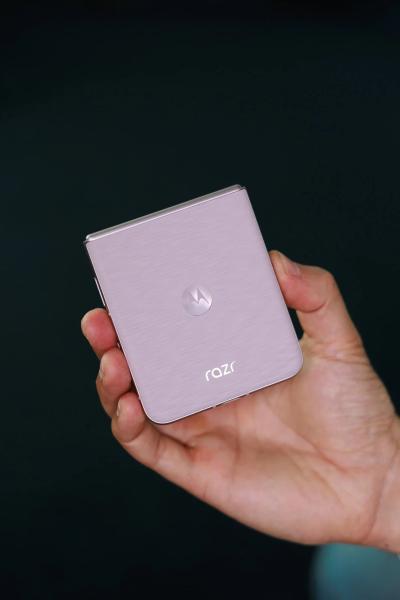 Обзор Motorola Razr 2026 — важный апгрейд базовой версии Обзор Motorola Razr 2026 — важный апгрейд базовой версии