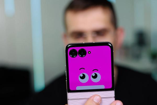 Обзор Motorola Razr 2026 — важный апгрейд базовой версии Обзор Motorola Razr 2026 — важный апгрейд базовой версии