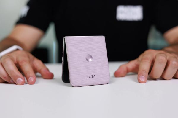Обзор Motorola Razr 2026 — важный апгрейд базовой версии Обзор Motorola Razr 2026 — важный апгрейд базовой версии